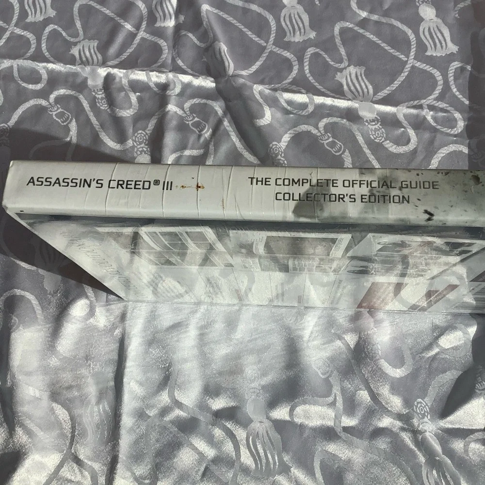 New The Complete Official Book Guide Assassin’s Creed 3 Collector’s Edition